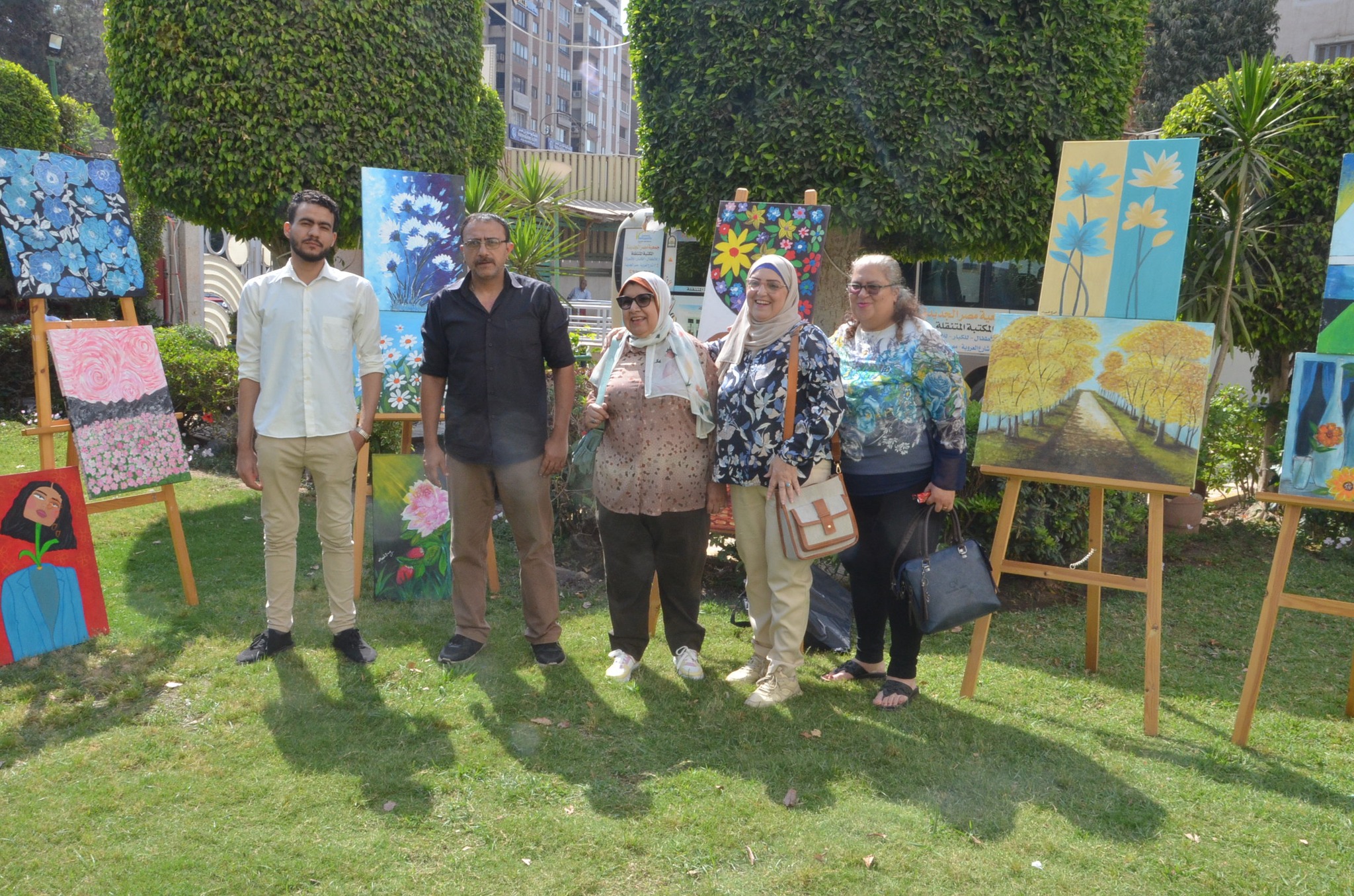 معرض لوحات فنية